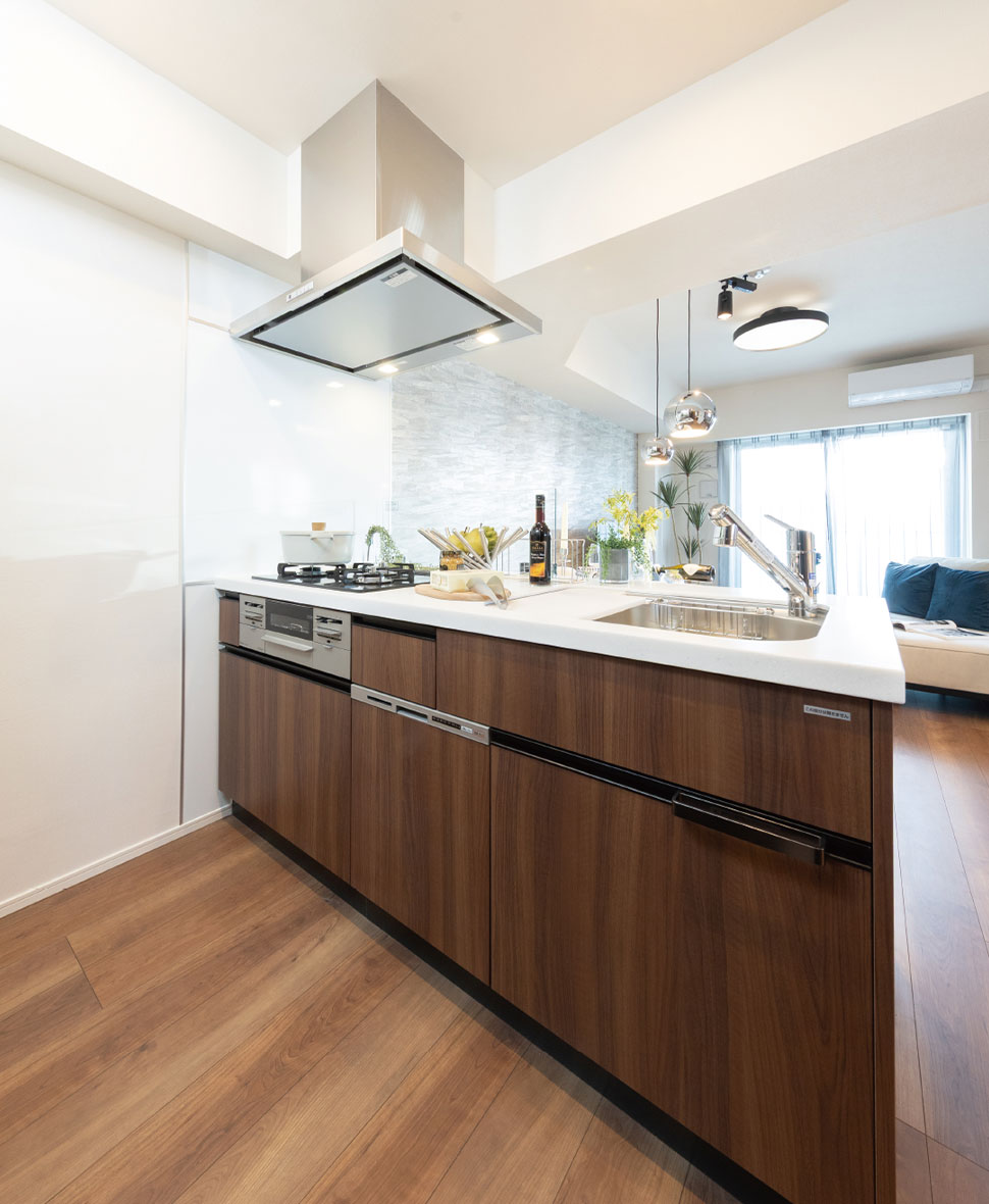 ヴァースクレイシアIDZ千葉 顔認証によるハンズフリー入館。内廊下設計や24時間ゴミ出し等、質を追求したコンパクトラグジュアリー。