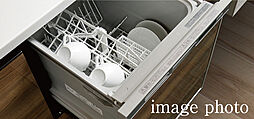 [食器洗い乾燥機] 忙しい毎日の家事をサポートする食器洗い乾燥機を標準装備しています。