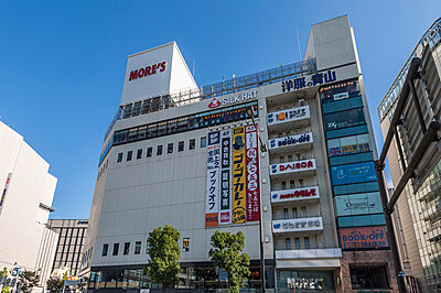 川崎モアーズ 約870m（徒歩11分）