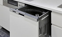 [食器洗浄乾燥機] 食器40点を一度に温風乾燥。奥から乾燥するためまんべんなく乾き、ニオイも少なく、後片づけの手間を省きます。※1R、1LDK（A、Zタイプ）を除く