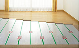 [TES温水式床暖房] リビング・ダイニングにはTES温水式床暖房を標準設置しました。