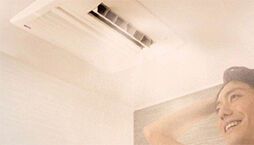 [ミストサウナ機能付浴室暖房乾燥機] 温度と湿度を高く保ちながら、発汗を促すミストサウナを実装。換気・暖房・衣類乾燥機能付き。※メーカー参考写真