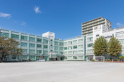 松江第三中学校【通学校】 約620m（徒歩8分）
