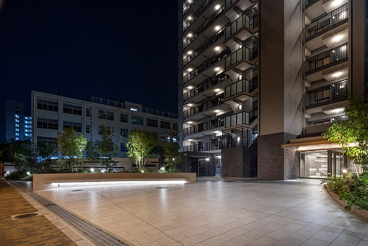 レ・ジェイド南港 エントランスアプローチ