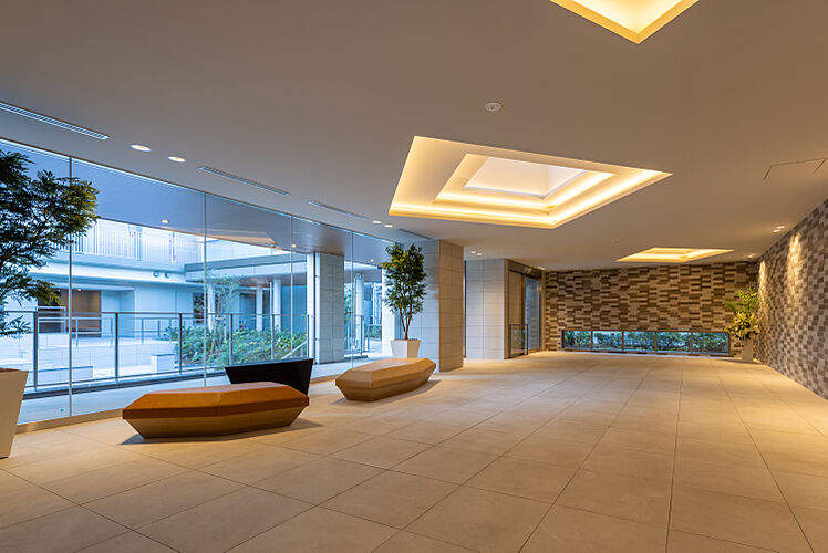 ジオ島本 エントランスホール（2024年11月撮影）