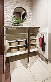 ジオタワー大阪十三 下足箱（カウンタータイプ）