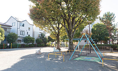 新中宿第4児童公園 約230m（徒歩3分）