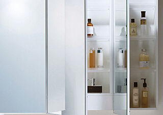 ファミリアーレ八田 収納付三面鏡