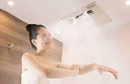 [ミストサウナ機能付き浴室暖房乾燥機] カビの抑制・衣類の脱臭等、多彩な機能や、保温、発汗効果が期待できるミストサウナで、快適な暮らしを実現します。※参考写真