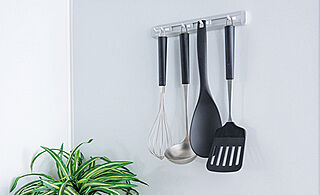 ポレスター鶴岡駅前プレミア マグネット式小物掛け