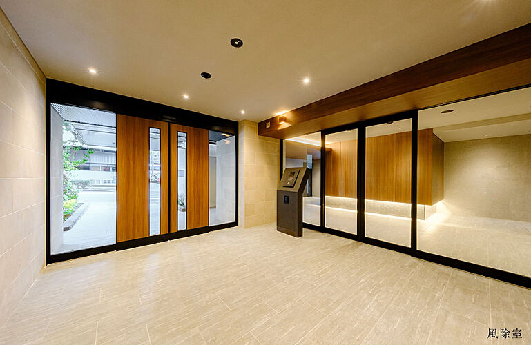 ポレスター道ノ尾駅前 風除室