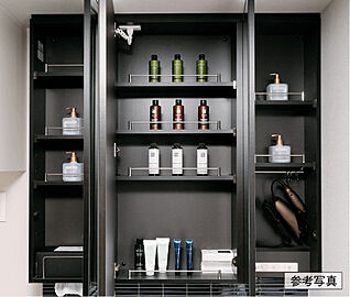 グラディス本川離宮 三面鏡裏収納