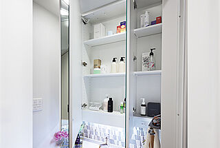 クレアホームズ鷹匠公園ザ・タワー 三面鏡収納