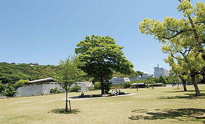 城山公園 約110m(徒歩2分)