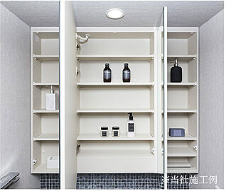 リフローレ豊橋大橋通 三面鏡背面収納