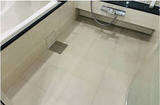 ザ・サンメゾン南山 床壁磁器質タイル