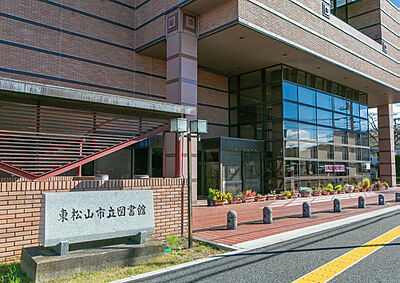 東松山市立図書館 約720m (徒歩9分)