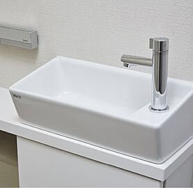 クレヴィア横浜沢渡 トイレ手洗い<br />
カウンター