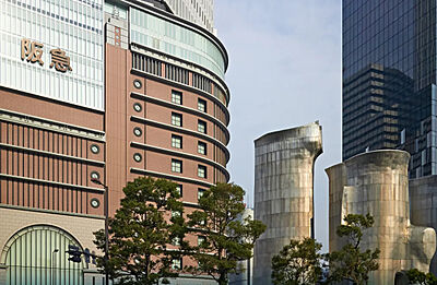 阪急うめだ本店 約10,770m(車17分)