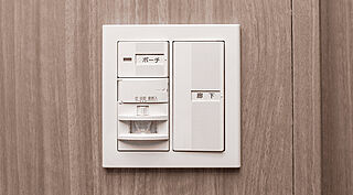 プレサンス ロジェ 鶴見緑地公園 フロント 玄関オートライトセンサー