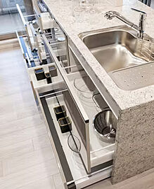 プレサンス ジェネ 四日市諏訪新道 スライド式収納