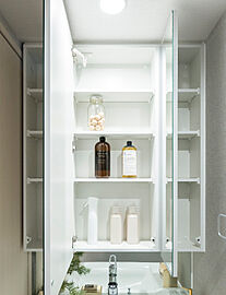 アメイズ亀山ビューテラス 収納付三面鏡