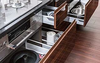 イノバス丸の内 スライドストッカー