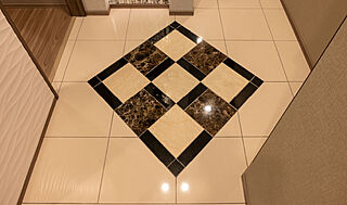 クレアホームズ松江大橋 大理石仕上げのホール床