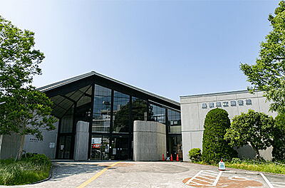 島根県立図書館 約1,090m(徒歩14分)