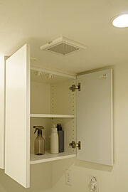 バースシティ・ザ・マーク溝の口 洗濯機置場上部吊棚（標準）