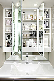 シティタワーズ東京ベイ 三面鏡付洗面化粧台（手元照明付）