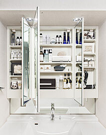 ベイサイドタワー晴海 三面鏡付洗面化粧台（手元照明付）