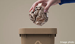 [各階ゴミ置き場] ゴミ置き場を各階に設置。ゴミ出し時の移動の手間と住戸内 にゴミを溜め込むストレスを軽減します。