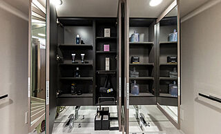 パークホームズ池下 三面鏡収納