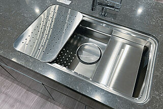 パークホームズ円山表参道フロント 3段式シンク