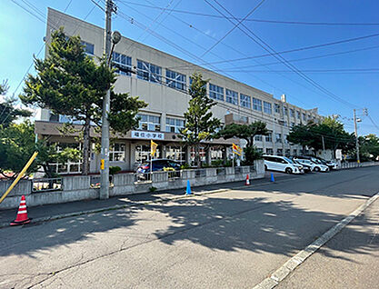 札幌市立福住小学校 約760m