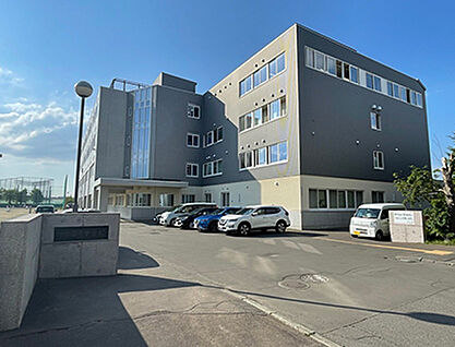 札幌市立羊丘中学校 約640m