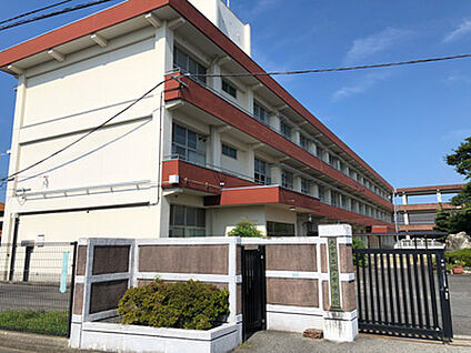 坂ノ市中学校 約1460m
