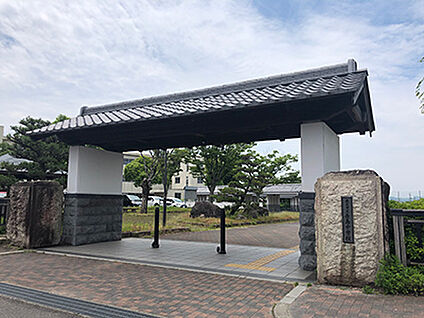 長島中学校 約1090m
