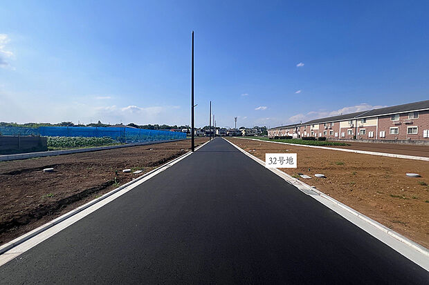 【32号地 外観】幅員6mの開発道路に面しており、通り抜けできないため交通量も少ない閑静な住宅地です。
全39区画