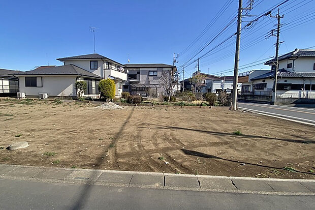 【2号地 その他現地】閑静な住宅地です。西南角地で日当たり良好な土地となっております。 整形地のため、多彩なプランニングの