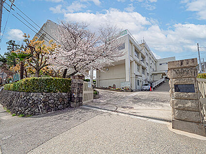 宝塚市立宝梅中学校 約1490m