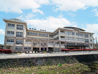 宝塚市立宝塚第一小学校 約600m