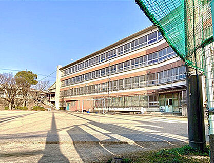 枚方市立第二中学校 約900m