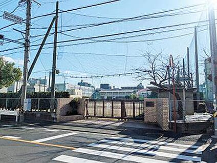 桜山中学校 約630m