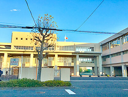 第五中学校 約1150m