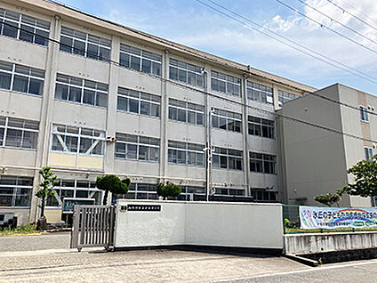 氷丘中学校 約1460m