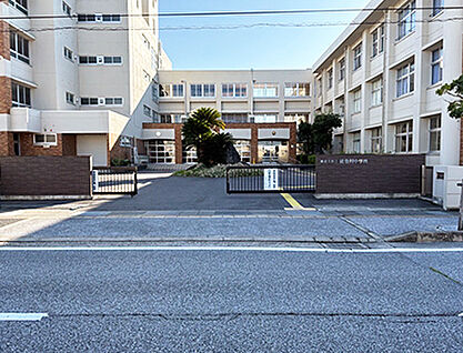 東近江市立能登川中学校 約570m