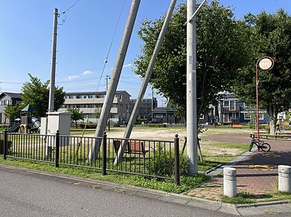 陣場公園 約650m(徒歩約9分)