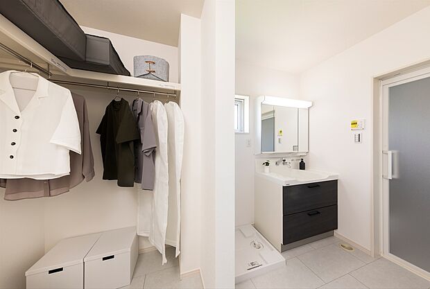 大きなクローゼットで収納にも困らない！